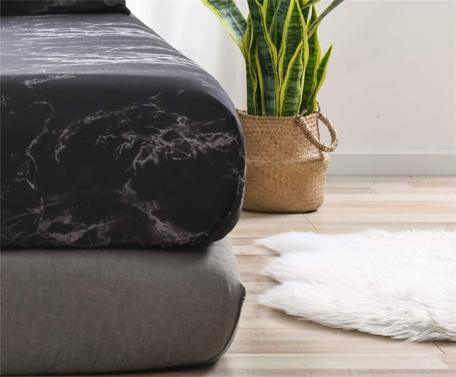 Wiseelife Marble Print Pattern Fitted Sheet Only with Deep Pocket 12 Inch Black and White Style Bedding Accessories(Black,Queen)