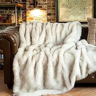 BATTILO HOME Faux Fur Throw Blanket White Fur Throws for Sofa 130x170cm Luxury Fuzzy Warm Cozy Faux Fur Fluffy Blanket for Bed Couch Home Decor