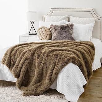 BATTILO HOME Luxury Faux Fur Throw Blanket Taupe Tan 150x200cm, Soft Cozy Warm Large Fluffy Fur Throws for Sofa, Plush Fuzzy Thick Fur Blanket for Bed Couch Chair Home Decor