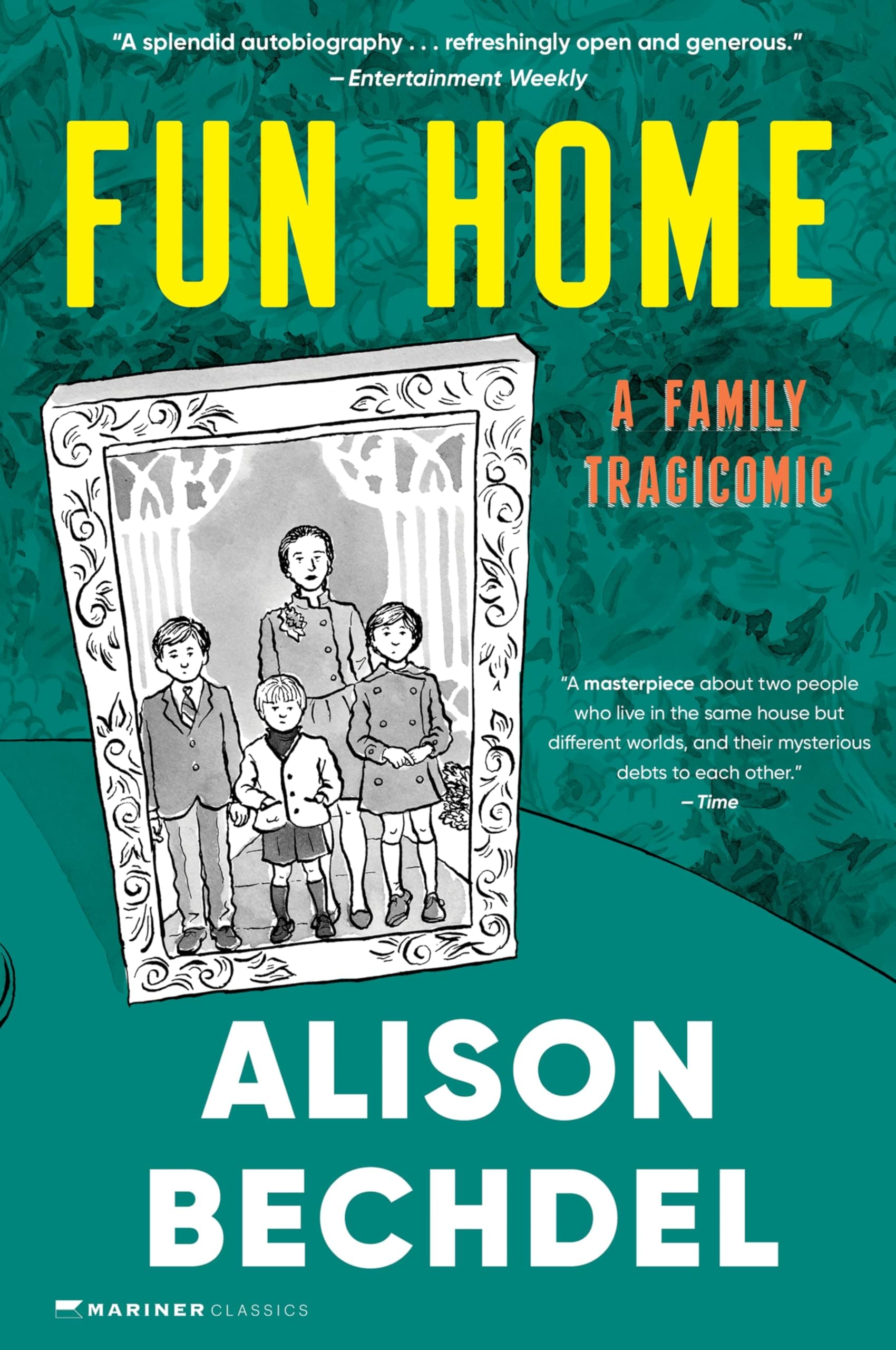 Fun Home: A Family Tragicomic―A New York Times Best Book of the 21st Century!